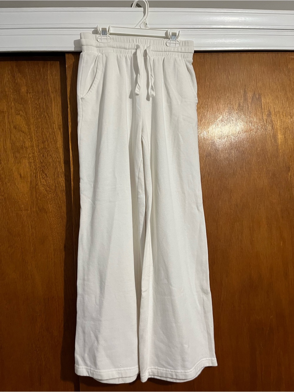 Colsie Women’s White Wide-Leg Drawstring Sweatpants